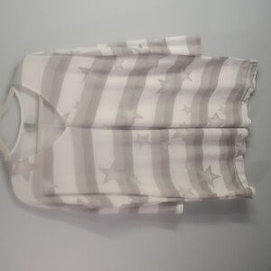 HONEYME V-Neck Tunic Top Womens Size XXL HONEYME CURVY Grey White stars Stripes